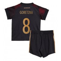 Deutschland Leon Goretzka #8 Auswärts Trikotsatz Kinder WM 2022 Kurzarm (+ Kurze Hosen)